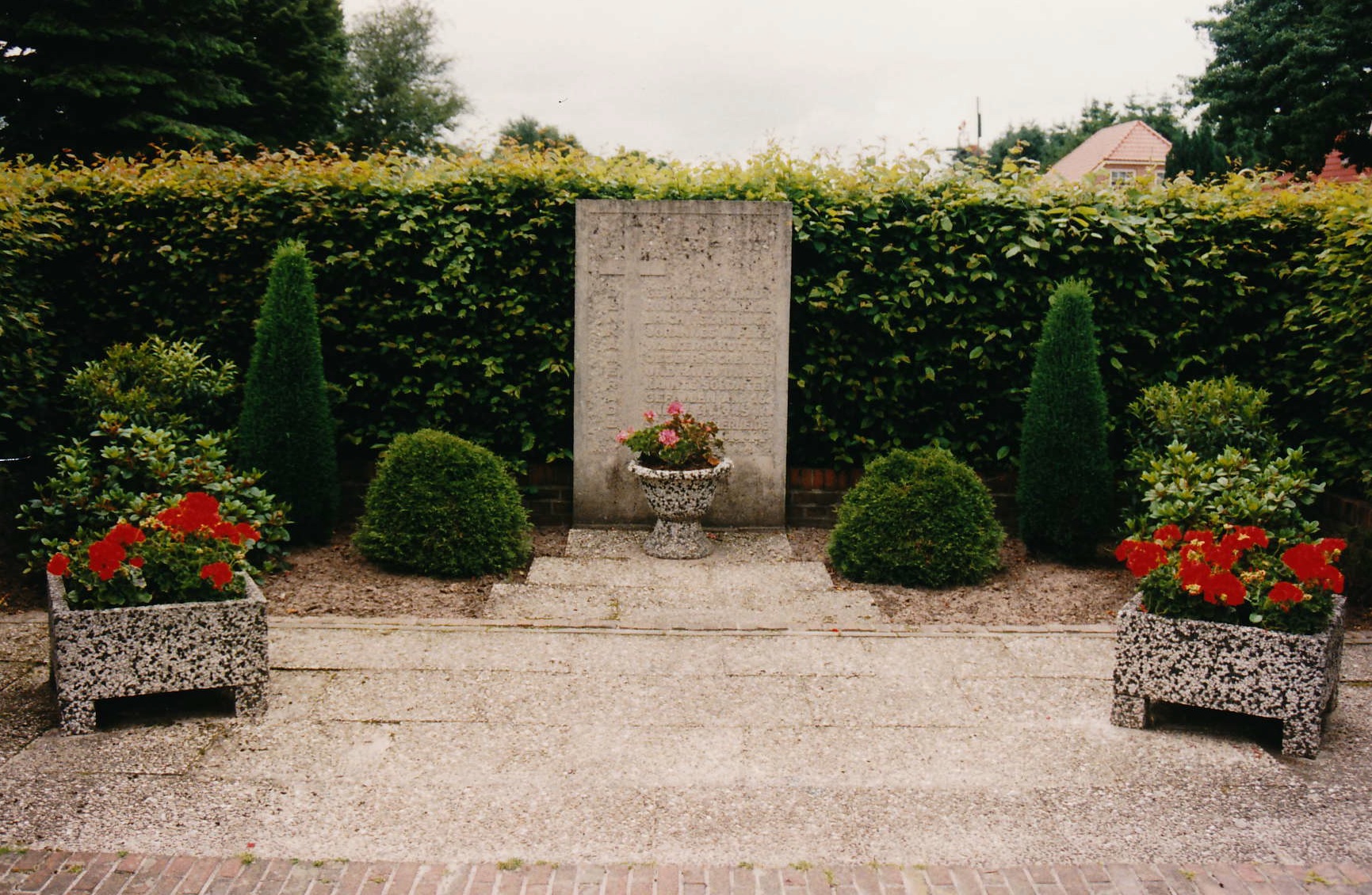 Kamień upamiętniający na cmentarzu w Stapelmoor