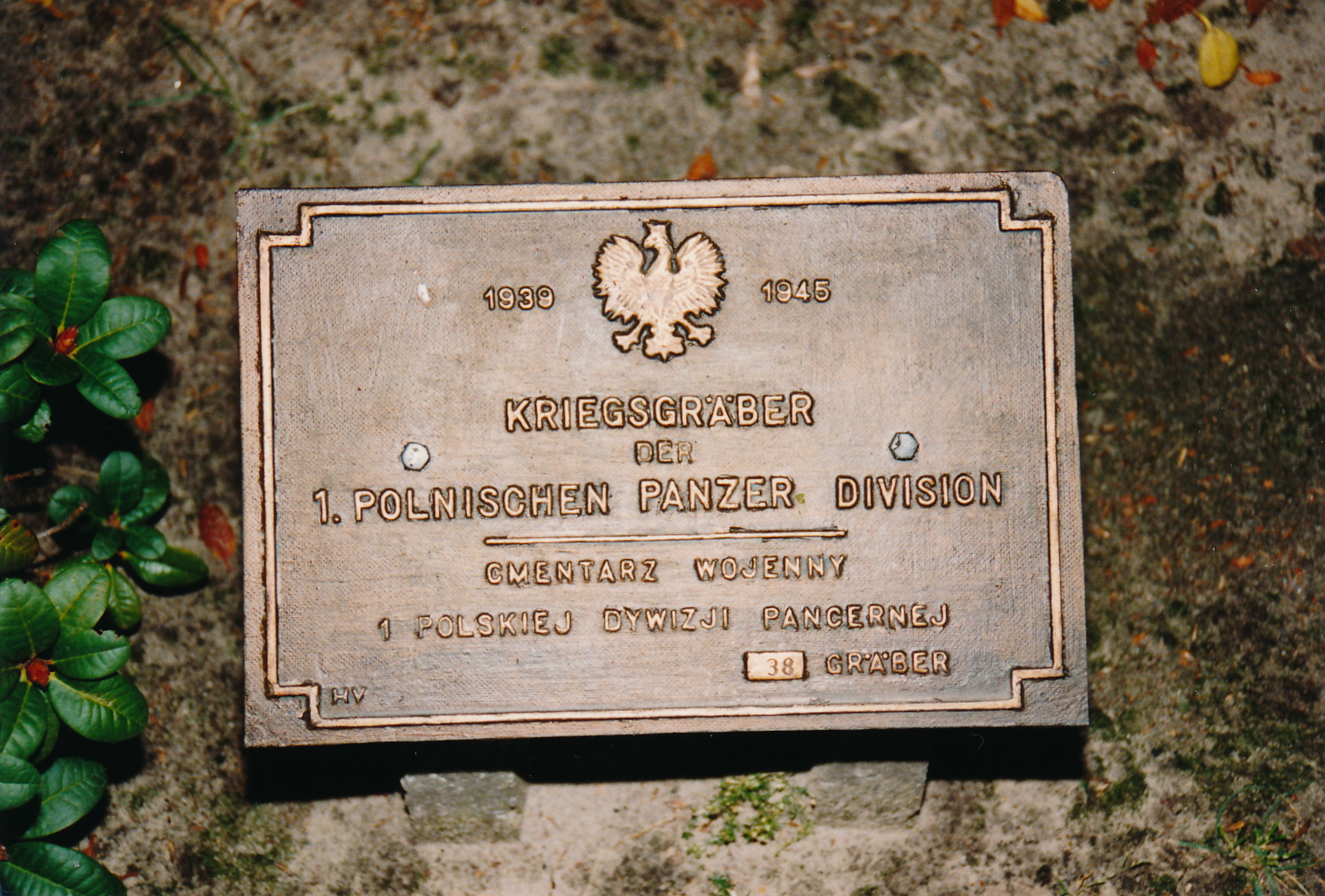 Tablica upamiętniająca na cmentarzu w Thuine