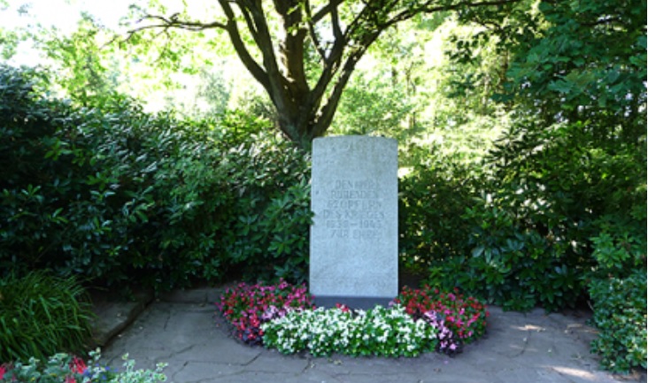 Memorial slab at the cemetery in Stade-Campe