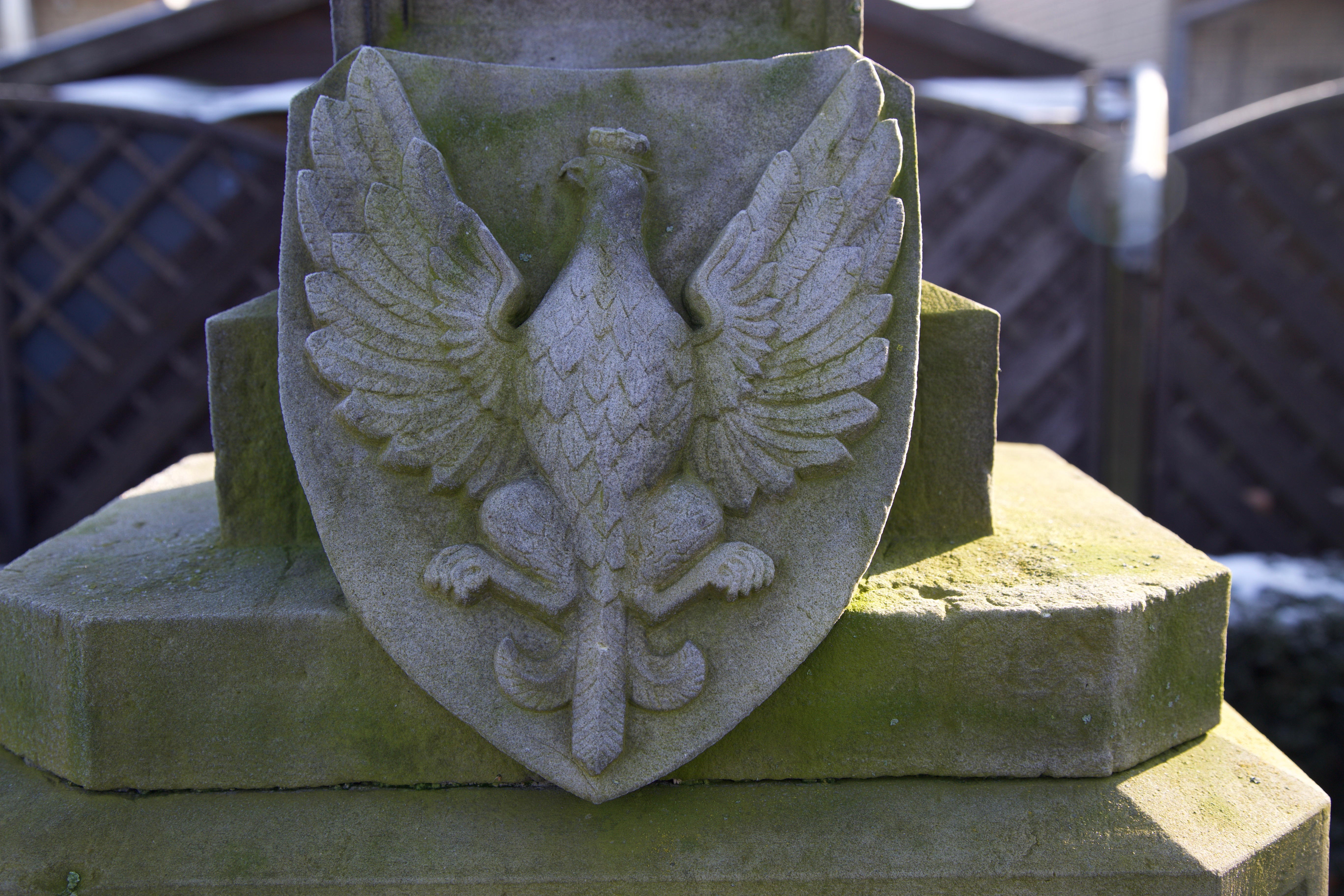 Polnischer Adler am Kreuzdenkmal
