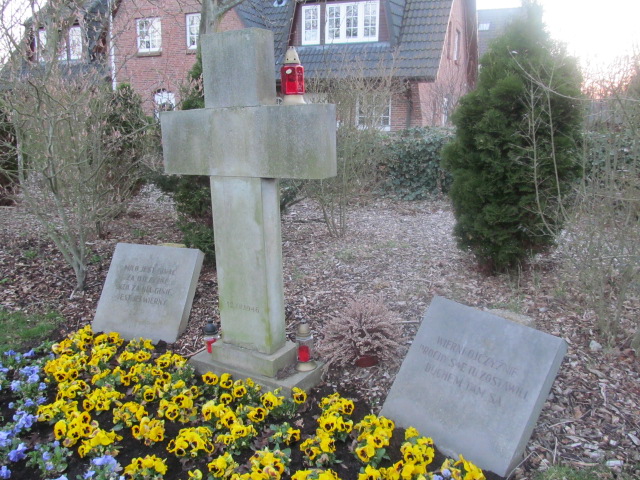 Burial ground L with polish war victims 