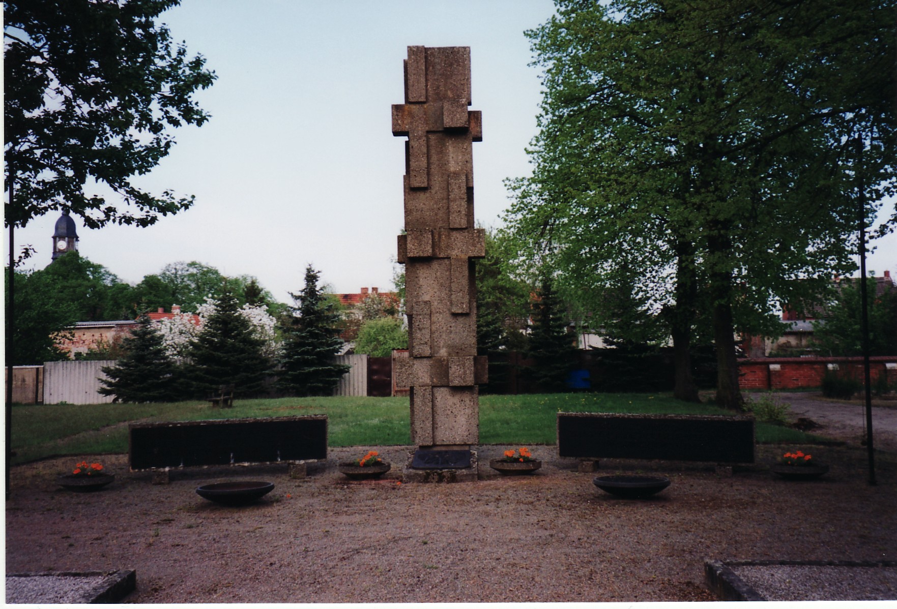 Denkmal auf dem polnischen Gräberdenkmal