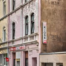 Napis „Bank Robotników e.G.m.b.H.“ na budynku przy ulicy Am Kortländer.