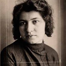 Dora Diamant, probably Düsseldorf, around 1928 Portrait photograph, section marked as a passport image 