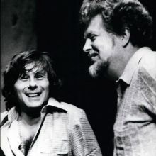 Roman Polański in a happy mood with Peter Glossop at rehearsals for Giuseppe Verdi's opera “Rigoletto”, Munich 1976