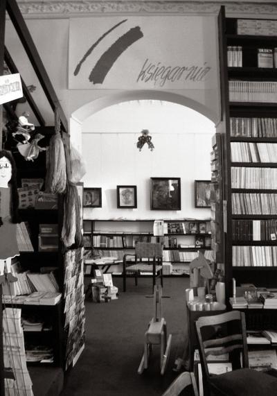 Das Interieur der Polnischen Buchhandlung in den 80er Jahren des 20. Jahrhunderts.