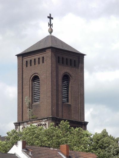 Turmspitze des Redemptoristenklosters in Bochum, wenige Wochen vor dem Abbruch des Gebäudes. Juni 2012