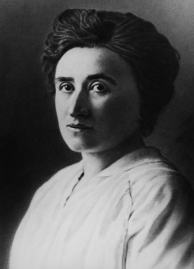Rosa Luxemburg, Porträtaufnahme, um 1905. 