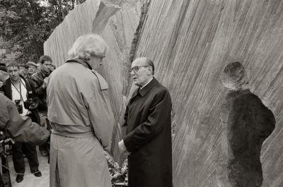 Heinz Galinski, prezydent Centralnej Rady Żydów w Niemczech, podczas uroczystości odsłonięcia pomnika, 18.10.1991 r.