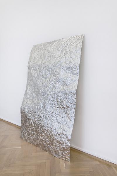 Agata Madejska, 18 Minutes, 2017, aluminium, 200 x 125 x 0,5 cm.