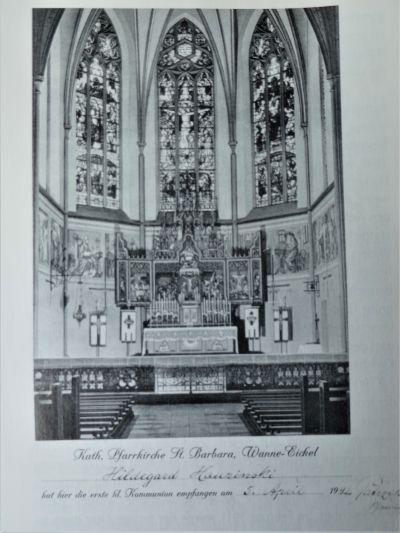 Chorraum der neugotischen St.-Barbara-Kirche in Wanne-Eickel mit dem Hochaltar in der ursprünglichen Fassung. Gedrucktes Erinnerungsblatt von 1942 an die erste heilige Kommunion.