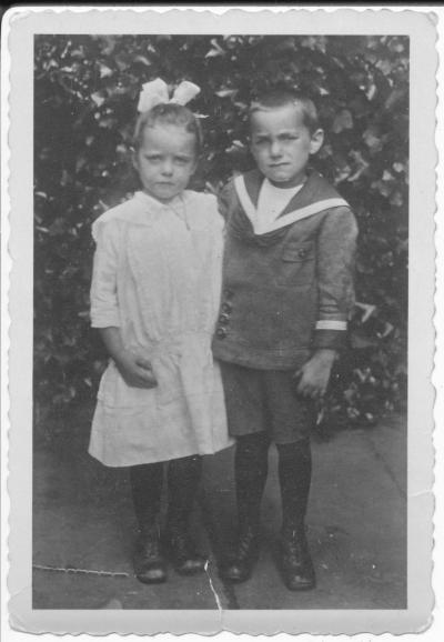 Hermann Scheipers i jego siostra bliźniaczka Anna, około 1917 r