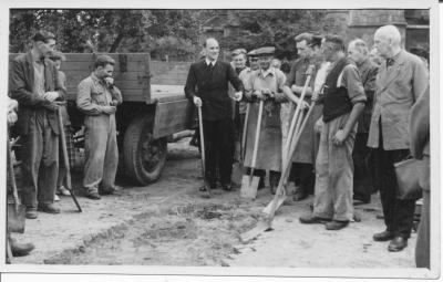 Hermann Scheipers 1960 - Hermann Scheipers at the groundbreaking ceremony for the new Fuchsberg chapel in Schirgiswalde, 1960