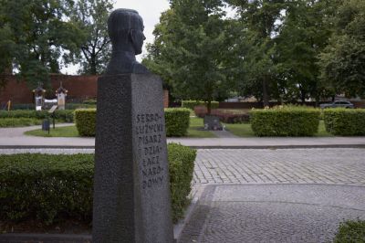 Rudolf Enderlein, Jan Skala, pomnik w Namysłowie - Rudolf Enderlein, Jan Skala, pomnik w Namysłowie (dawniej Namslau), 1965, widok z 2023 r. 