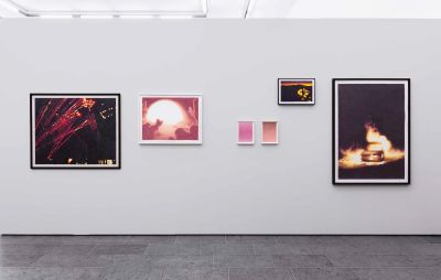Fig. 11: Exhibition view - From left: Sławomir Elsner: Feuerwerk und Luftabwehr #1, 2004; 270 Kilotons, 2007; A4 Blatt 131, 2015; A4 Blatt 42, 2010; Landschaft, 2003; Warszawa, 2009, Museum Wiesbaden, 2021