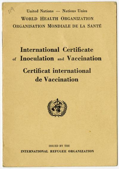 Dokument Nr. 111/1 - Internationales Impfbuch von A. Topolnicki mit Lichtbild und Einträgen: Impfung gegen Pocken am 7.2.1951 in Schweinfurt. Keine Einträge über sonstige Impfungen. 