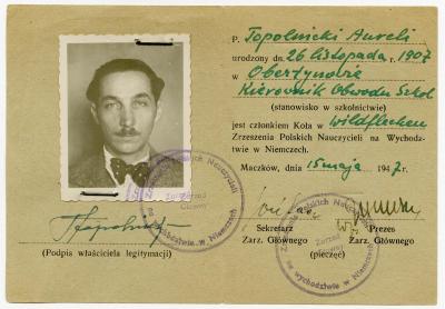 Dokument Nr. 112/2 - Topolnickis Mitgliedsausweis  des Verbandes der Polnischen Lehrer im Exil in Deutschland mit Lichtbild.  