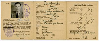 Dokument Nr. 127/2 - Personalausweis von A. Topolnicki mit Lichtbild und Informationen zur Person und Aussehen, zudem Information über die Deportation nach Lungenburg [Lundenburg] am 16.7.1943. 