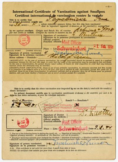 Dokument Nr. 130/2 - Internationales Impfbuch von Irma Topolnicka mit Lichtbild und Einträgen: Impfung gegen Pocken am 7.2.1951 in Schweinfurt.  