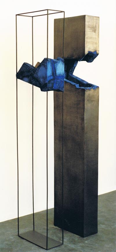 Innwaendig X/23, 1997. Holzplatte, Pigmente, Graphit, Stahl, 200 x 40 x 17 cm, Privatbesitz