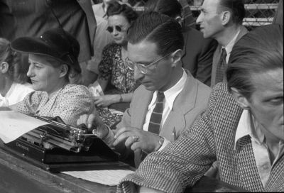 Leopold Tyrmand jako reporter podczas Pucharu Davisa w Warszawie, 1947 r.