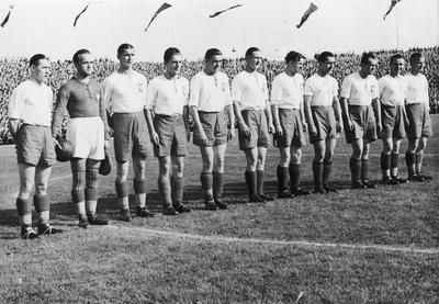 The Polish team during the national anthem. Fromn left to right: Władysław Szczepaniak, Edward Madejski, Teodor Peterek, Wilhelm Góra, Erwin Nytz, Ryszard Piec, Ernest Wilimowski, Leonard Piontek, Gerard Wodarz, Antoni Gałecki, Ewald Dytko.