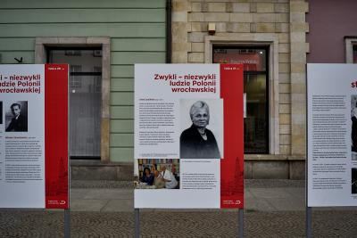 Ausstellung im öffentlichen Raum über die Polonia in Breslau, organisiert durch das Zentrum für "Zukunft und Gedenken" (Ośrodek Pamięć i Przyszłość) in Breslau. Tafel VII / XV.