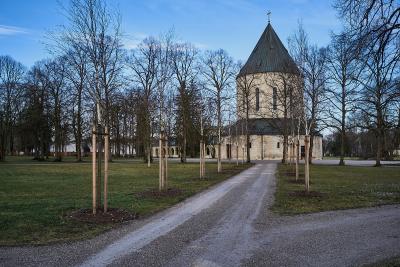 Widok na kaplicę - Widok na kaplicę. Cmentarz Am Perlacher Forst, Monachium 
