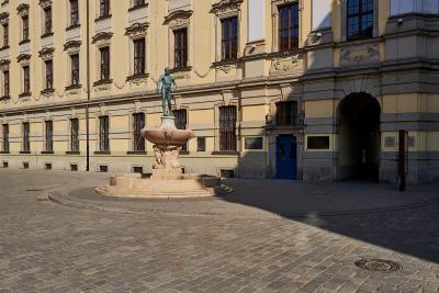 Fontanna „Szermierz” na placu przed Uniwersytetem Wrocławskim.
