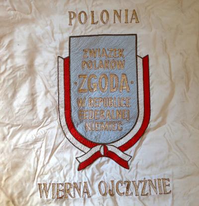 Vereinsfahne Bundes der Polen in Deutschland „Zgoda“  - Vereinsfahne Bundes der Polen in Deutschland „Zgoda“ nach dem Entwurf von Paulina Lemke 