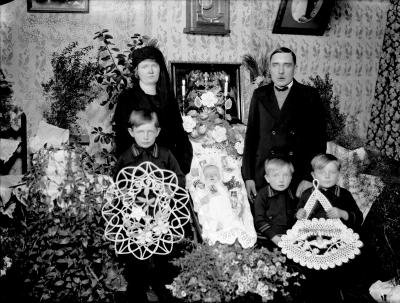 Photograph of a grieving family, photograph, 1930