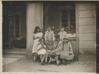 Helena Sierakowska mit den Kindern, 1926