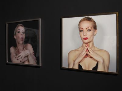 Agata Zbylut: Lady Series, 2018-22. Fotografien auf Barytpapier, Rahmen der Künstlerin, je 60 x 80 cm