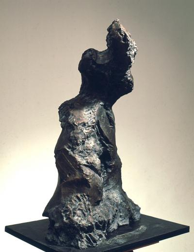 Karol Broniatowski: Akt IV, 1988. Bronze, Höhe 127 cm.