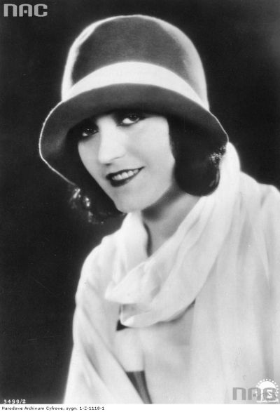 Fotografia portretowa ok.1930 roku - Pola Negri, polska aktorka teatralna i filmowa, międzynarodowa gwiazda kina niemego - fotografia portretowa ok.1930 roku. 