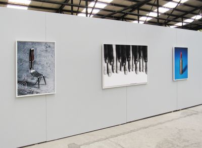 Michał Batory: (von links) Bauhaus, 2019. 100 x 70 cm; Piano, 2006. 100 x 143 cm; Ball, 2020. 100 x 70 cm, alle Digitaldrucke