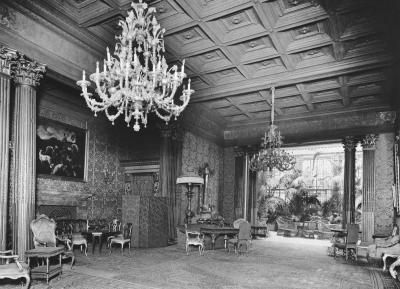 Radziwill-Palais, Blick in den “Roten Salon” und in den Wintergarten des Gebäudes, um 1927.