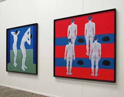 Robert Bluj: (von links) Behind the Gate, 2004. 190,5 x 205 cm; Preserved Time, 2001. 200 x 200 cm, beide Öl und Wachstechnik auf Leinwand