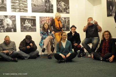 Wystawa fotografii Jarka Łukaszewicza „Berlin-Jeruzalem-Łódź”, Wiesbaden 2014, publiczność na wernisażu