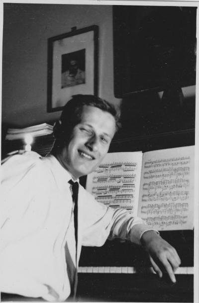 Krzysztof Meyer, 1961 - Krzysztof Meyer, Schüler des Musikgymnasiums in Krakau, bereitet sich auf seine Klavierdiplomprüfung vor.