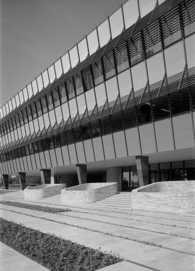 Facade of the Dolnośląskie Centrum Medyczne DOLMED (Medical Center), 1977.