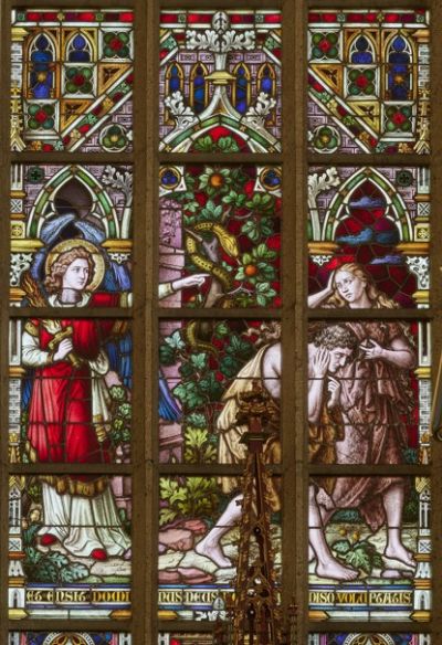 Mittelfenster im linken Nebenchor - Adam und Eva werden aus dem Paradies vertrieben  