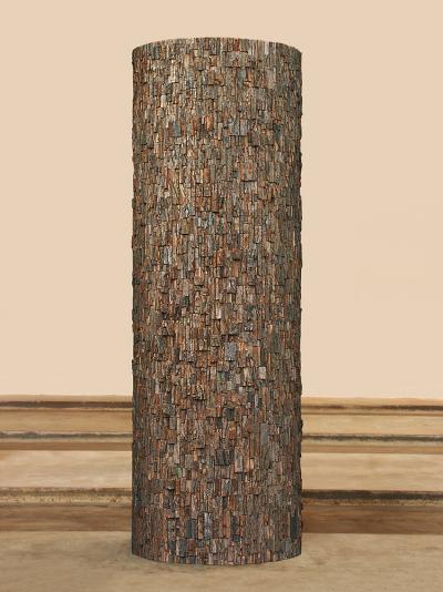 Zdj. nr 38: Drewniana kolumna, 2003 - Drewniana kolumna, 2003, kora, drewno, 285 x 100 x 100 cm, Sammlung de Weryha, Hamburg