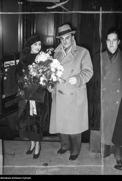 Actress Pola Negri at Berlin-Friedrichstraße station with the director of the film "Mazurka", Willi Forst. Berlin, 1935.