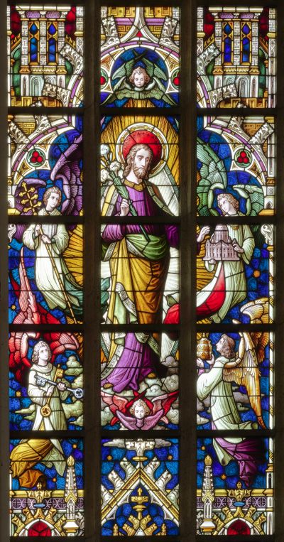 Mittelfenster im rechten Nebenchor - Verklärung des heiligen Josef als Schutzpatron der katholischen Kirche  