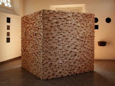ill. 40: Wooden Cube, 2003 - Wooden Cube, 2003. Various types of wood, 230 x 230 x 230 cm, de Weryha Collection, Hamburg
