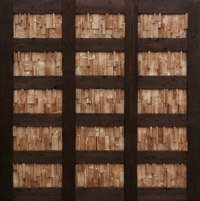 Zdj. nr 43: Drewniana tablica, 2003 - Drewniana tablica, 2003, zwęglone drewno świerkowe, różne drewno, gwoździe, 150 x 150 x 9 cm, Sammlung de Weryha, Hamburg