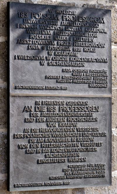Tablica pamiątkowa upamiętniająca 183 krakowskich profesorów aresztowanych  w dniu 06.11.1939 roku i wywiezionych do obozu koncentracyjnego