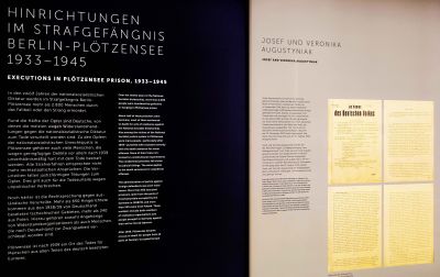 Gedenkstätte Berlin-Plötzensee, Infotafel über ein polnisches Ehepaar aus der Nähe von Konin, das wegen Hilfeleistung für einen russischen Kriegsgefangenen zum Tode verurteilt wurde
