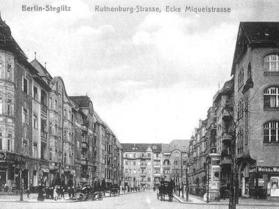 Erste gemeinsame Wohnung von Dora Diamant und Franz Kafka, Miquelstraße 8, Berlin-Steglitz (Eckhaus rechts, 3. Stock), im Krieg zerstört, heute Muthesiusstraße 20-22, Postkarte, um 1910